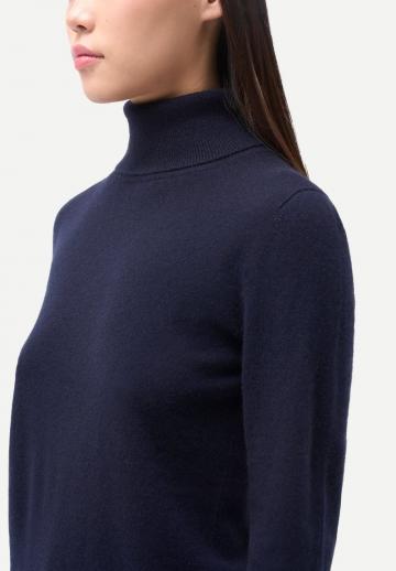 Пуловер с вырезом V