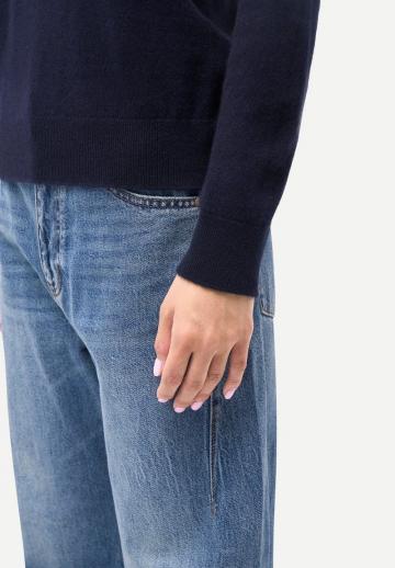 Пуловер с вырезом V