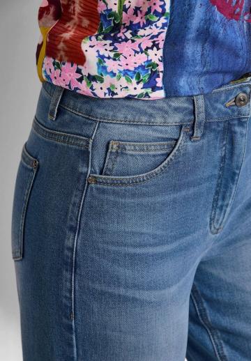 Узкие джинсы