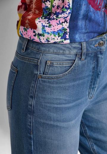 Узкие джинсы