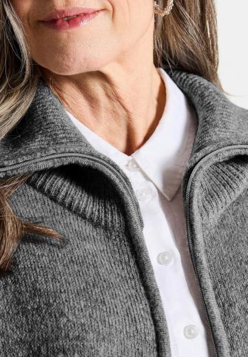 Длинный жилет