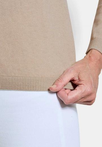 Пуловер с вырезом V