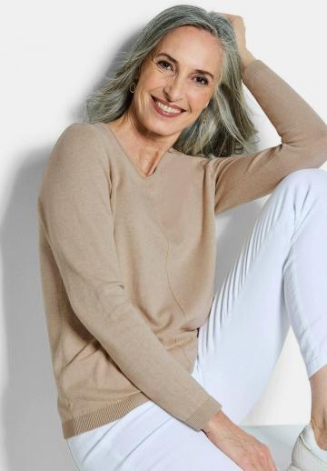 Пуловер с вырезом V