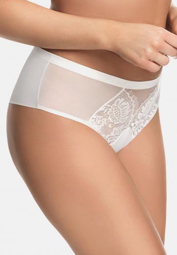 Трусы на бедрах