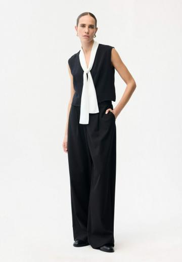 Блузка без рукавов