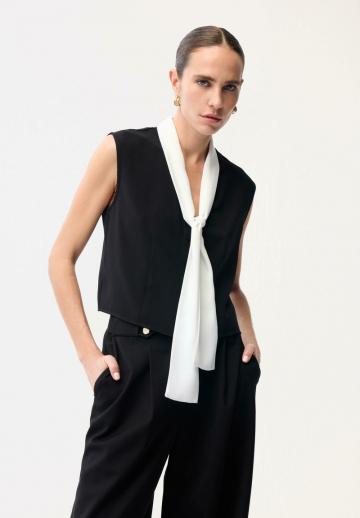 Блузка без рукавов