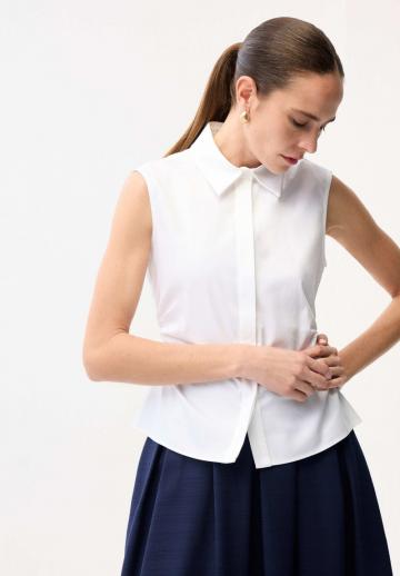 Блузка без рукавов
