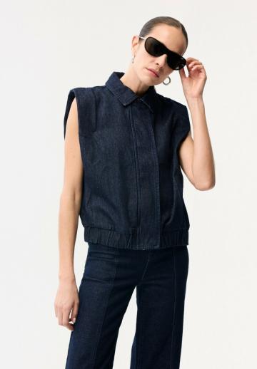 Джинсовая жилетка