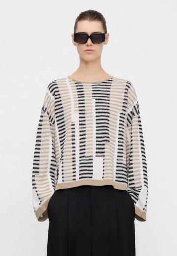 Пуловер в полоску