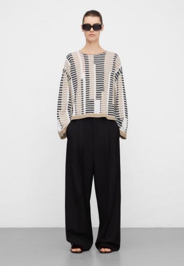 Пуловер в полоску