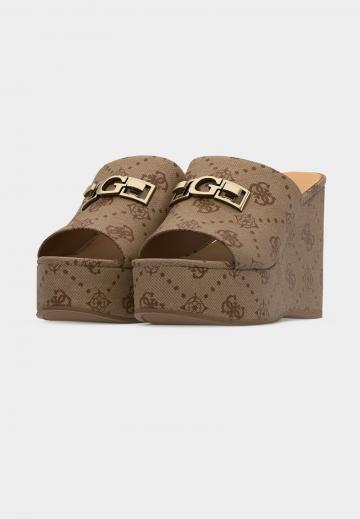 Босоножки на каблуке