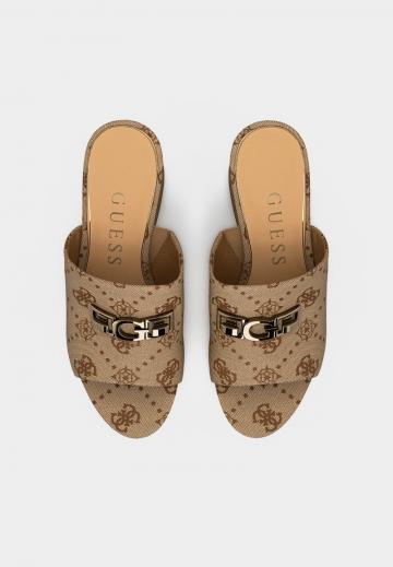 Босоножки на каблуке