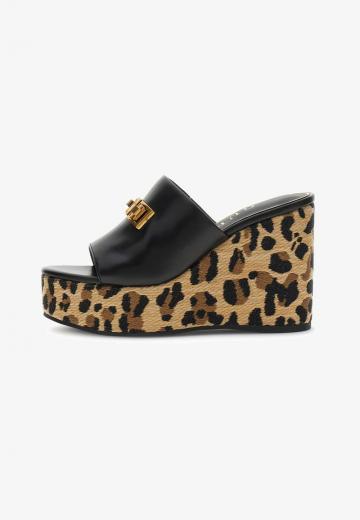 Босоножки на каблуке