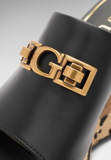 Босоножки на каблуке