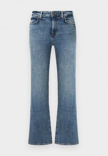 Клешеные джинсы