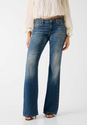 Клешеные брюки