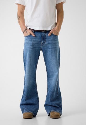 Клешеные джинсы