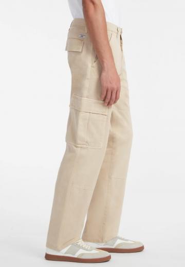 Брюки с накладными карманами