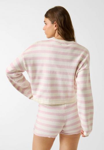 Пуловер в полоску