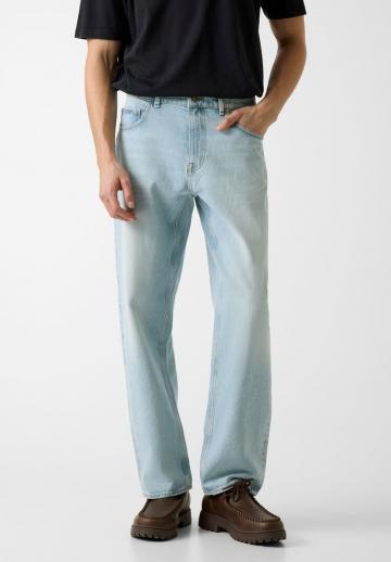 Прямые джинсы