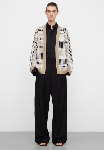 Жаккардовая вязаная кофта