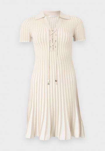 Вязаное платье