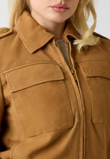 Куртка с накладнымит карманами