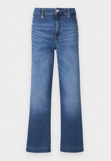 Клешеные джинсы