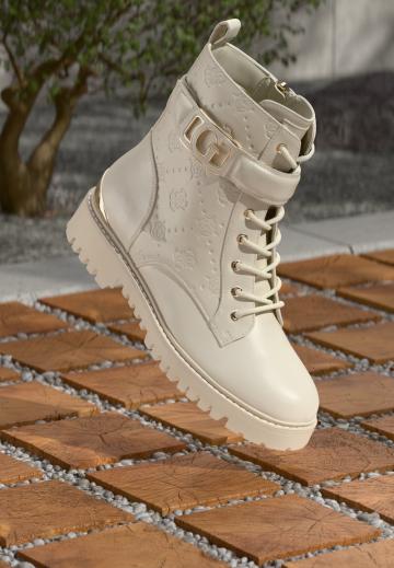 Ботинки на шнуровке