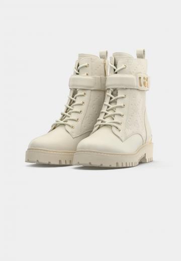 Ботинки на шнуровке