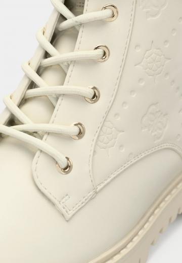 Ботинки на шнуровке