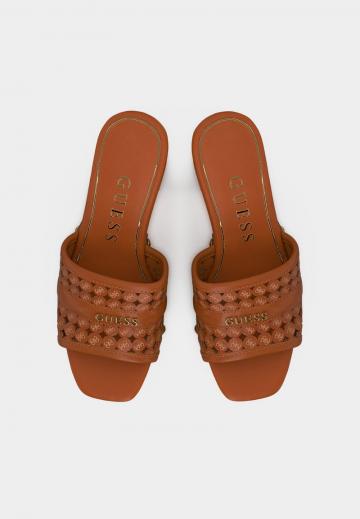 Босоножки на каблуке