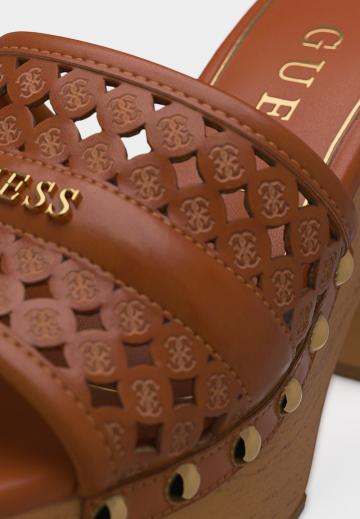 Босоножки на каблуке