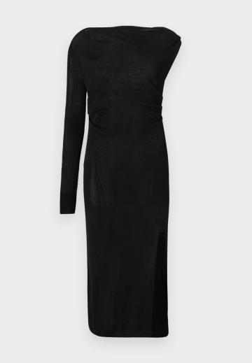 Вязаное платье