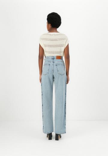 Прямые джинсы