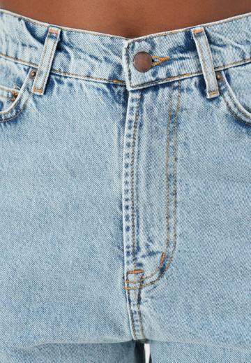 Прямые джинсы