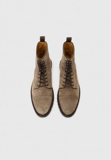 Ботинки на шнуровке