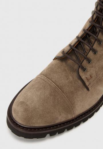 Ботинки на шнуровке