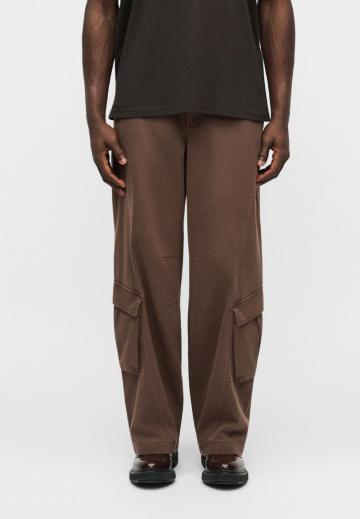 Брюки с накладными карманами