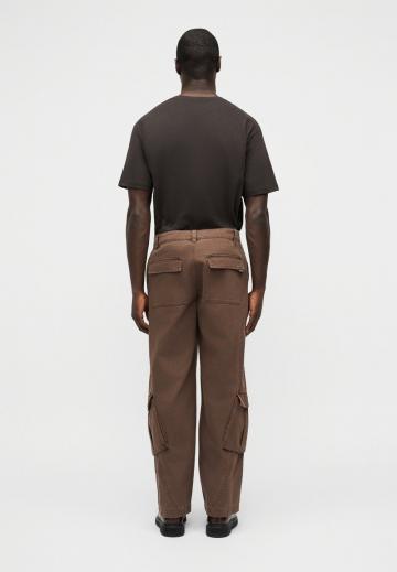 Брюки с накладными карманами