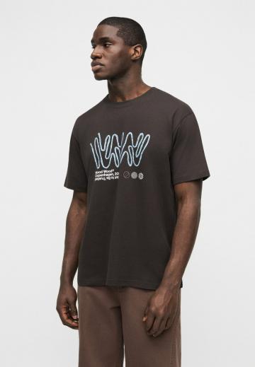 Брюки с накладными карманами