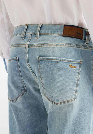 Прямые джинсы