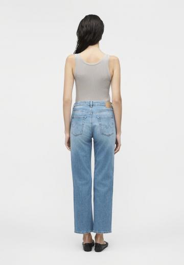 Прямые джинсы