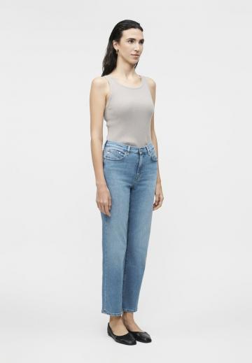 Прямые джинсы