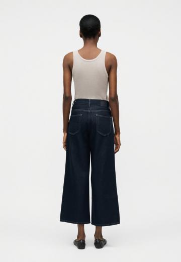 Короткие джинсы