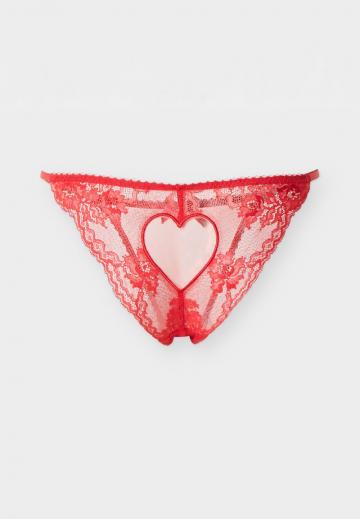 Трусы на бедрах