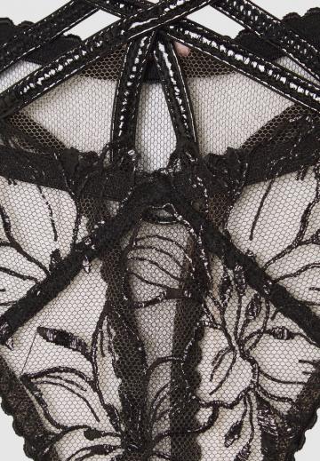 Трусы на бедрах