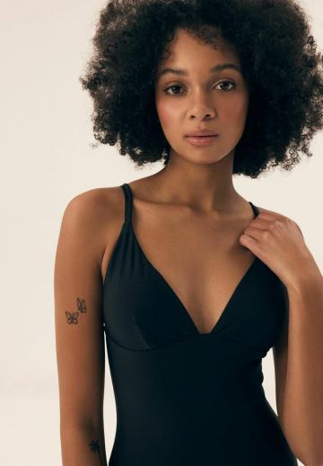 Слитный купальник