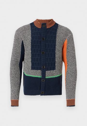 Вязаная кофта