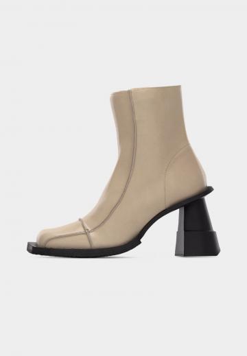 Высокие сапоги